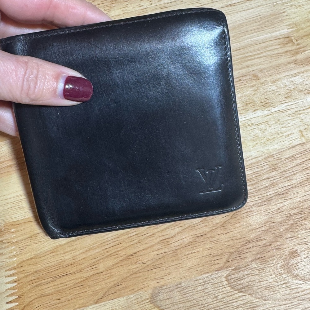 Black Leather Louis Vuitton Wallet - Picture 2 of 5